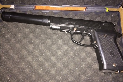 Пневматичний пістолет "А-101 45 ММ"  (ВВ CAL) серійний № 1004899, газовий балон до пневматичного пістолету, чорна пластмасова коробка
