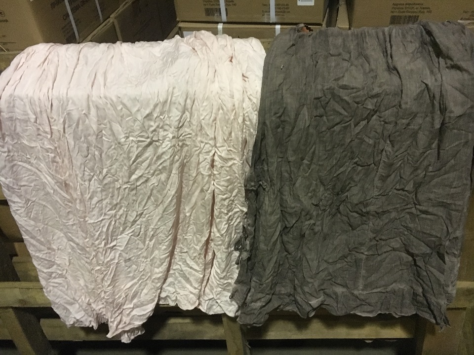 Спідниці в асортименті в кількості 17 од.