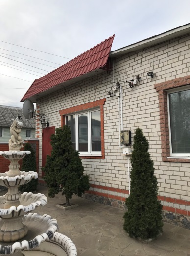 Житловий будинок з надвірними будівлями, літера