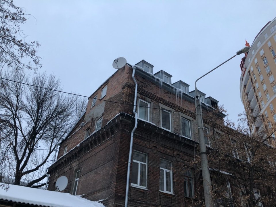 Трикімнатна квартира в будинку готельного типу, загальною площею 94,9 кв.м., за адресою: м. Харків, пров.Карбишева, буд.1,кв.17