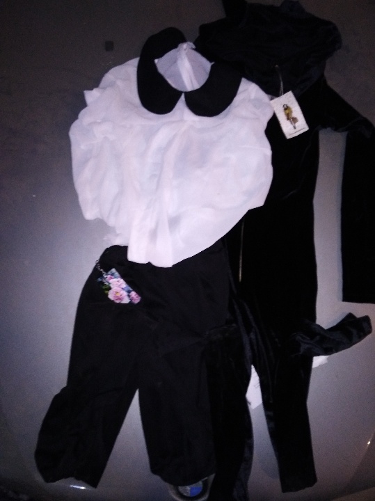 Комбінезони жіночі, нові, в кількості 2 шт.