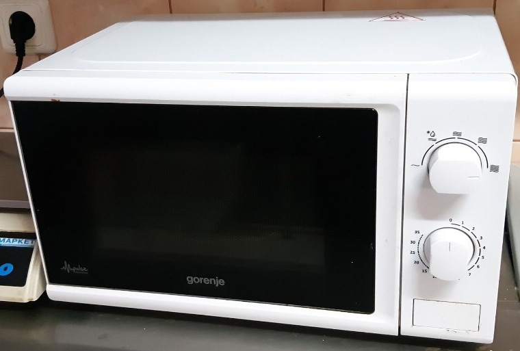 Мікрохвильова піч 