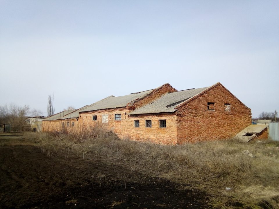 Нежитлова будівля 