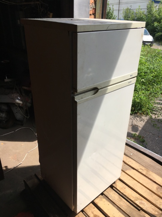 Холодильник НОРД, білого кольору