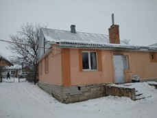 Іпотека. Будинок, житловий з господарськими будівлями, заг. пл. 87.1 кв.м. та земельна ділянка заг. пл. 0,25 га, КАД. № 5621680800:05:001:0031, місцезнаходження майна: Рівненська обл., Дубенський р-н., с. Варковичі, вул. Л.Українки, 11