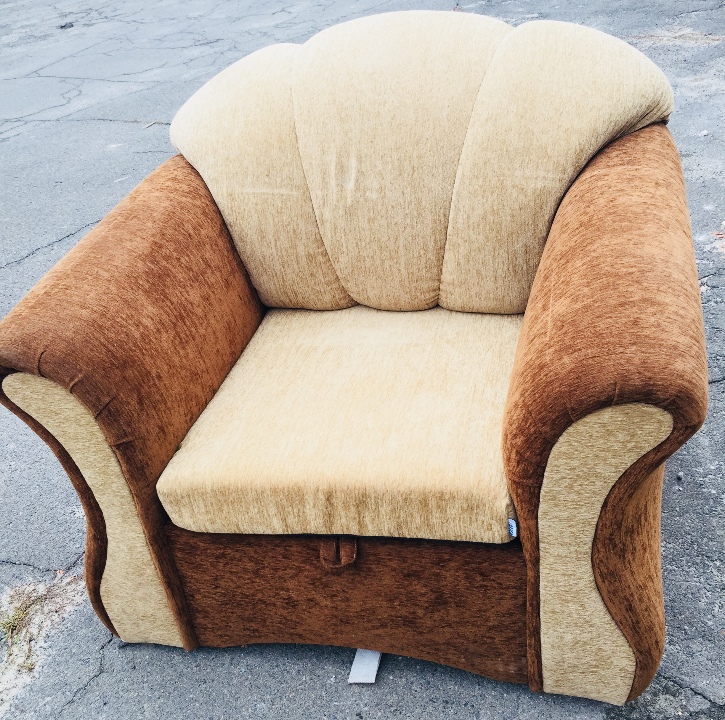 Крісло м'яке коричнево-рудого кольору