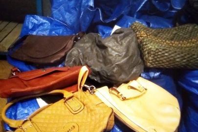 Рюкзаки, сумки, гаманці, загальною кількістю: 653 шт. 