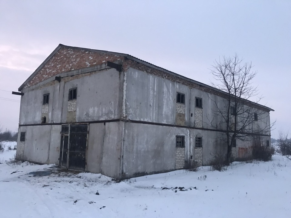 Предмет іпотеки. Нежитлова будівля, склад, літ. В-1, загальною площею 265.1 кв.м., місцезнаходження майна: Рівненська область, Млинівський район, с. Владиславівка, вул. Центральна, 27А