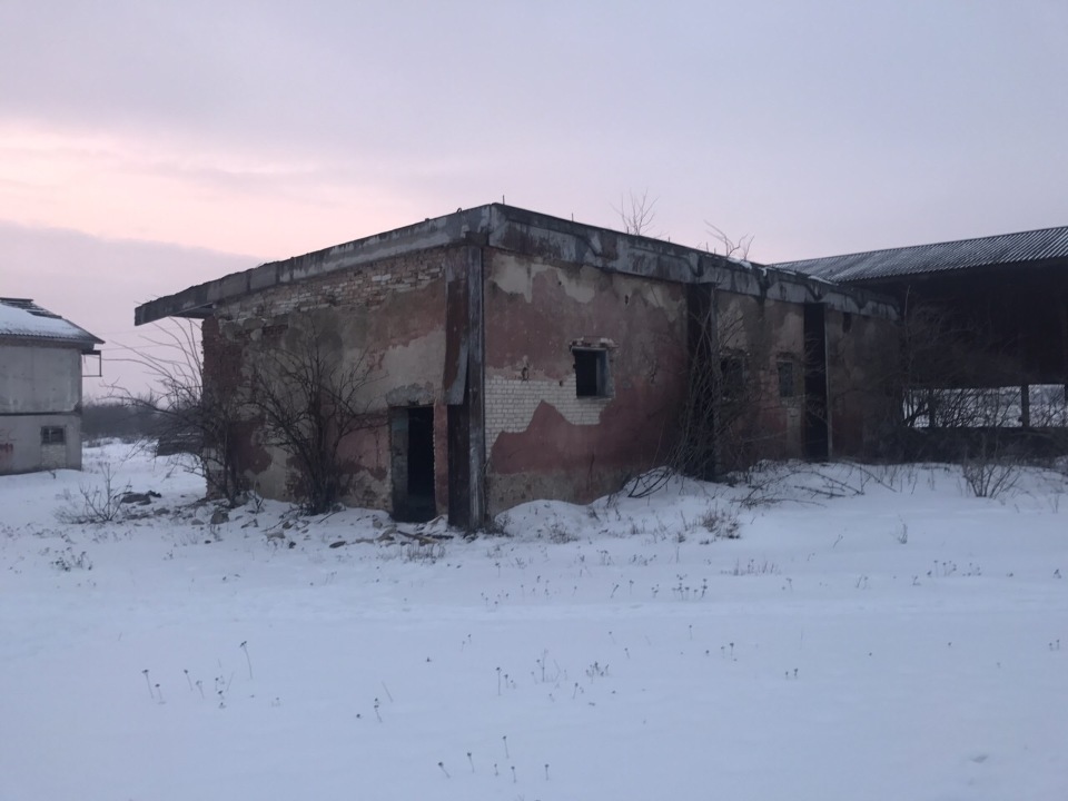 Предмет іпотеки. Нежитлова будівля, ангар, літ. А-1, загальною площею 127.0 кв.м., місцезнаходження майна: Рівненська область, Млинівський район, с. Владиславівка, вул. Центральна, 27А