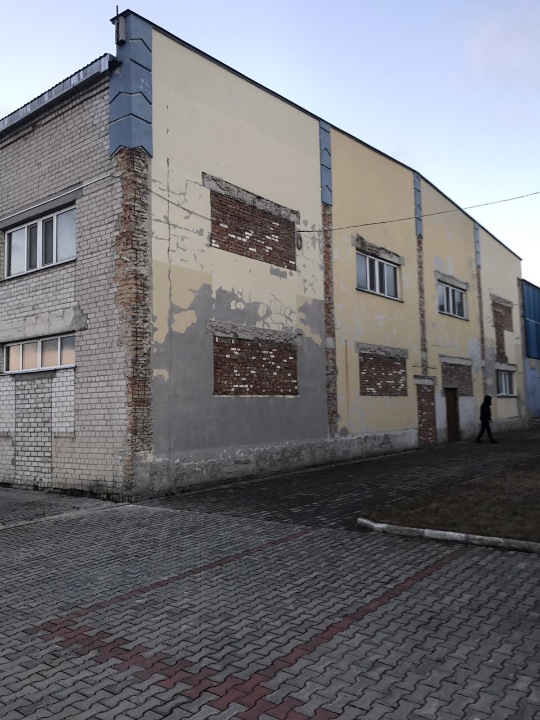 Предмет іпотеки. Торгово-офісний центр, загальна площа: 509.3 кв.м. та земельна ділянка, площа: 0.0605 га, кадастровий № 5610900000:01:001:0149, місцезнаходження майна: Рівненська область, м. Острог, вул. Мацути, 4А