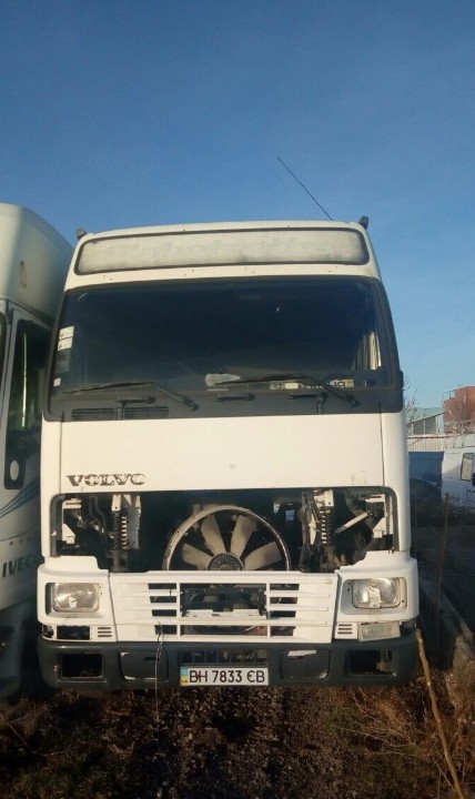 Сідловий тягач VOLVO модель FH 12 420, 2000 року випуску, ДНЗ ВН7833СВ, номер кузову: YV2A4DAA9YB239768