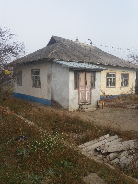 1/2 частина житлового будинку, площею 94,7 м.кв., за адресою: Одеська область, смт Саврань, вул. Щорса, буд. 36
