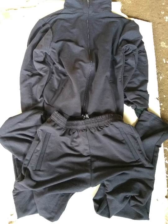 Спортивні костюми в кількості 13 шт