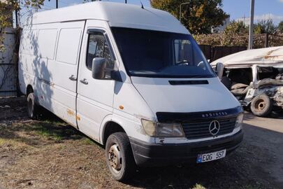 Транспортний засіб "Mercedes-Benz 412D", 1999 року випуску, реєстраційний номер: EQG557, номер кузову: WDB9044631P959061