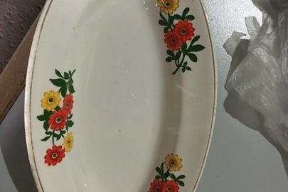 Блюдо овальне столове із зображенням квітів