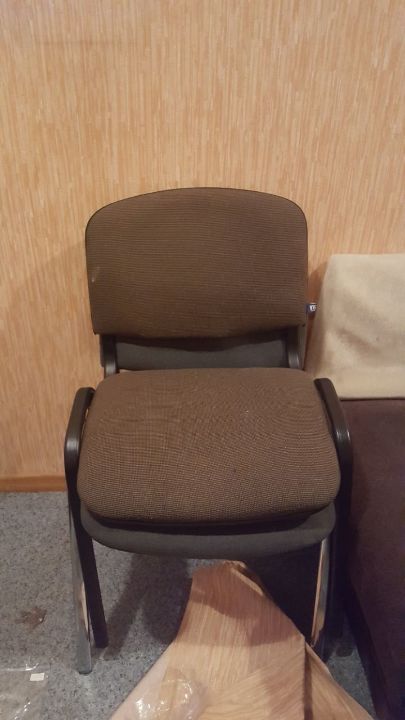 Стільці офісні в кількості 3 шт.