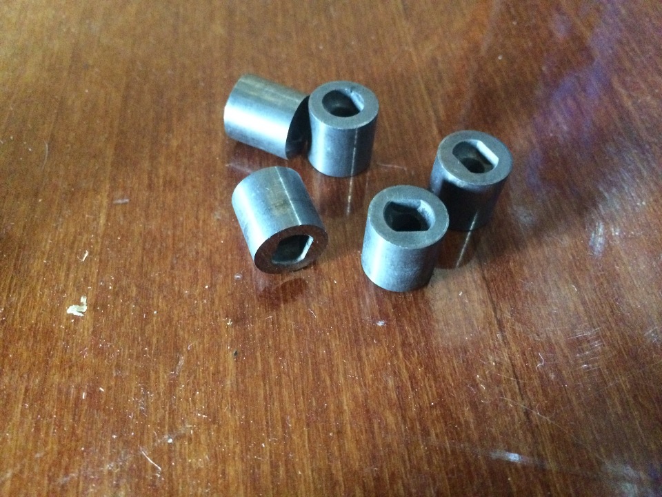 Втулки металеві циліндричні в кількості 179 шт.