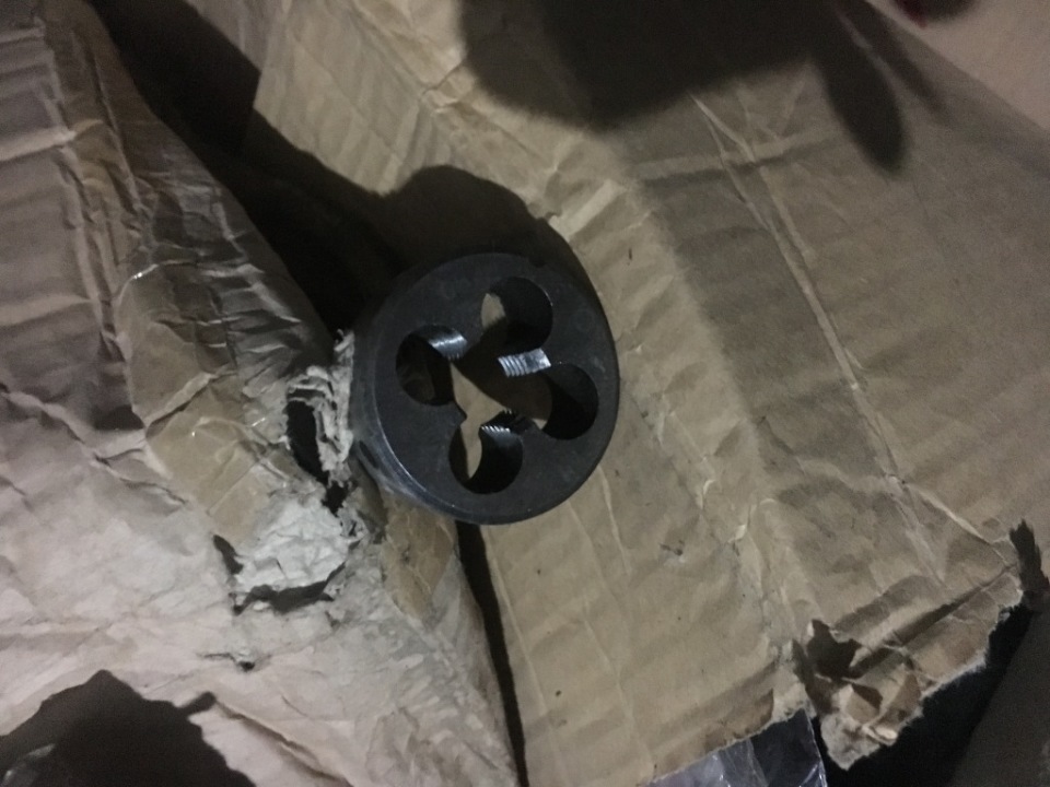 Плашка М16 у кількості 30 шт.