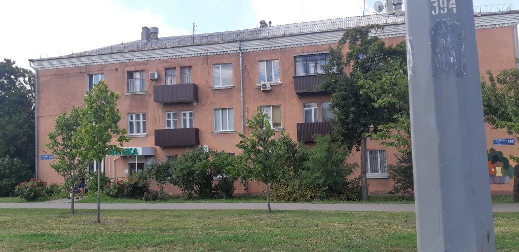 Двокімнатна квартира загальною площею 54,1 кв.м., що знаходиться за адресою: м. Харків, пр. Гагаріна, 310, кв.13