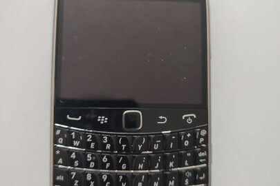 Мобільний телефон марки «Black Berry», IMEI: 352016054947650, чорного кольору, б/в