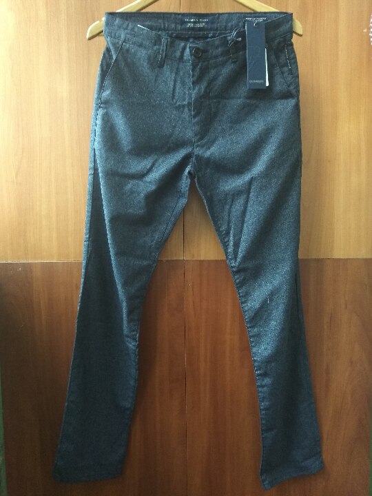 Штани джинсові чоловічі іноземного виробництва, різних розмірів та кольорів в кількості 8 штук