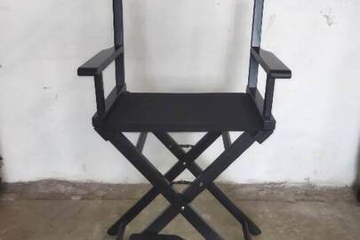 Крісло візажиста чорного кольору, розкладне з дерев’яною основою