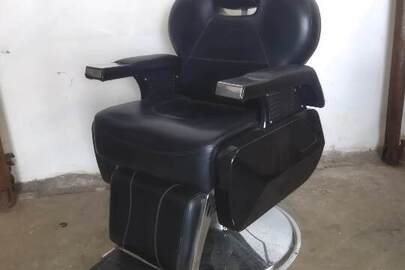 Крісло перукарське "барберське", поворотне, з підлокотниками та підставкою для ніг