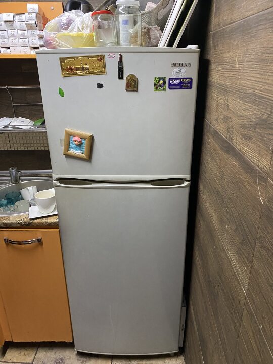 Холодильник марки Samsung, бувший у використанні