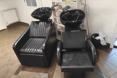 Крісла для миття голови, чорного кольору, бувші у використанні 3 штуки