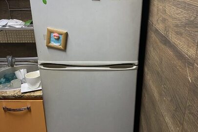 Холодильник марки Samsung, бувший у використанні