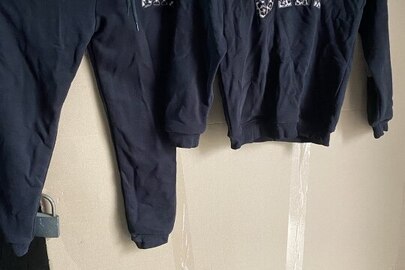 Костюми дитячі (кофта та штани) з написом "GAP" з біркою виробника, у кількості 35 шт., в індивідуальному поліетиленовому упакуванні, зроблено у Туреччині, без ознак використання 