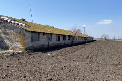 Нежитлові будівлі та споруди колишнього птахокомплекса, загальною площею 6545,22 кв.м., за адресою: Запорізька область, Приазовський район, с. Ботієве, вул. Горького, б. 33