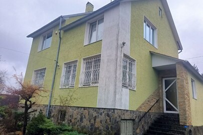 Домоволодіння, заг.пл.223,9кв.м., зем.діл.пл.0,0746га, К/Н:4623686600:09:000:0225, зем.діл.,пл.0,0477га, К/Н:4623686600:09:000:0226, за адресою: Львівська обл., Львівський р., Солонківська сільська рада, садівничий кооператив "Салют", вул.Салютна,3