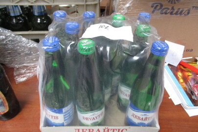 Вода "Девайтіс" (скляна пляшка) в кількості 13 шт