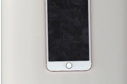 Мобільний телефон "Iphone Model A1661", з сім-карткою з номерним позначенням "190503561038", в чохлі-бампері, б/в