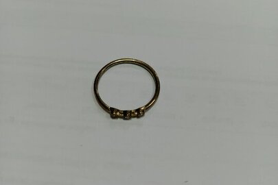 Конфісковане майно за рішенням суду: каблучка із недорогоцінного металу, б/в