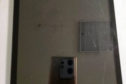 Конфісковане майно за рішенням суду: планшетний пристрій марки NOMI C10103 із приєднаним до нього флеш накопичувачем марки HI-RALI об'ємом16 Gb, б/в