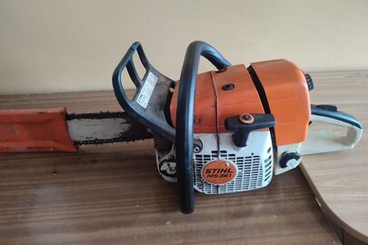 Конфіскація майна за рішенням суду: бензинова пила марки "STIHL MS 361, серійний № 190987835, помаранчевого кольору, стан б/в