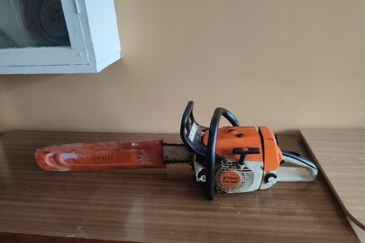 Конфіскація майна за рішенням суду: бензопила марки "STIHL MS 260/С серійний номер № 370579164, помаранчевого кольору, стан б/в