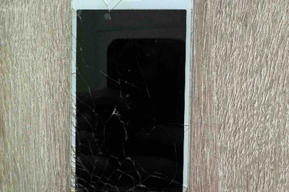 Конфісковане майно за рішенням суду: мобільний телефон Iphone 5, в корпусі білого кольору, б/в 