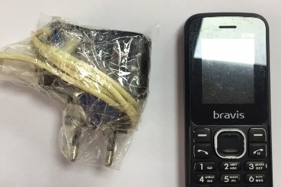 Мобільний телефон марки "BRAVIS" IMEI 1: 359612040208281, IMEI 2: 359612040208299 та зарядний пристрій до мобільного телефону
