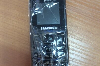 Мобільний телефон "Samsung", IMEI встановити не вдалося, та зарядний пристрій, б/в