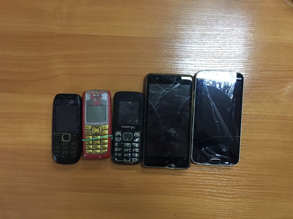 Мобільні телефони марок «Prestigio», «Nokia»,