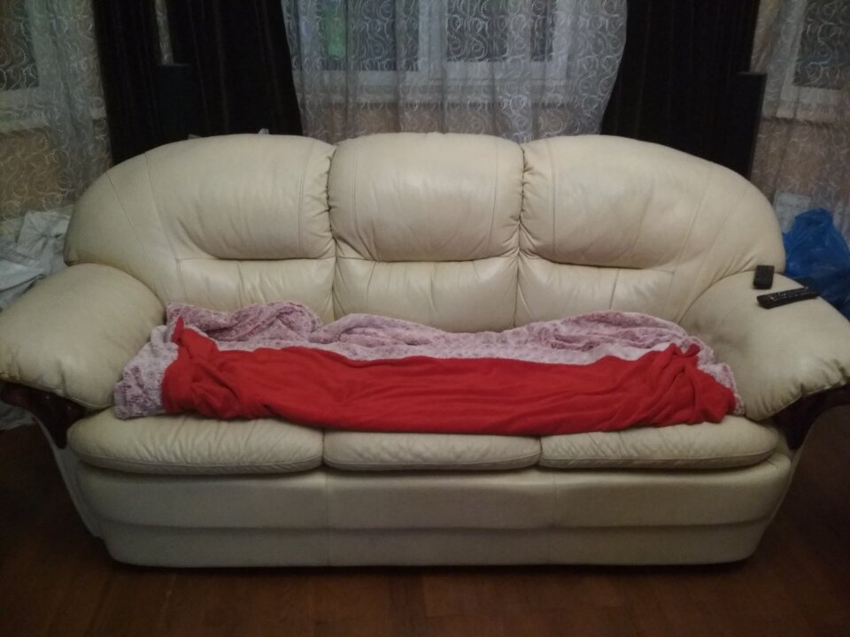 Комплект шкіряних меблів: диван та два крісла