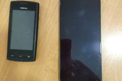Конфіскація майна за ухвалою суду: мобільний телефон "NOKIA-500","IMEI" 352417/05/648543/6, мобільний телефон "XIАOMI"- M 2101К9G, "IMEI" невідомий, б/в