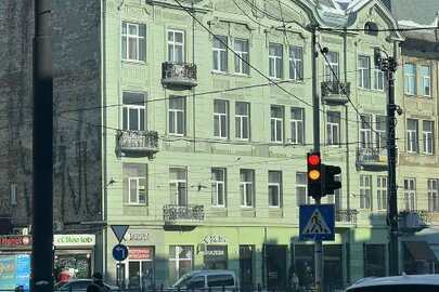 1/4 частка та 1/8 частка квартири загальною площею 121,4 кв. м., житловою площею 89,5 кв. м. за адресою: м. Львів, вул. Шевченка Т., буд. 4, кв. 3Б, РНМ 3157055146060