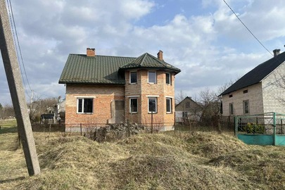 1/2 частка житлового будинку, заг. пл. 162,1 кв.м, жит. пл. 91,7 кв.м, РНМ 2655059246140 та 1/2 частка земельної ділянки пл. 0,0652 га, к/н 4625886400:05:0001:0163, за адресою: Львівська обл., Яворівський р., с. Ямельня, вул. Мазурівка, буд. 6Б