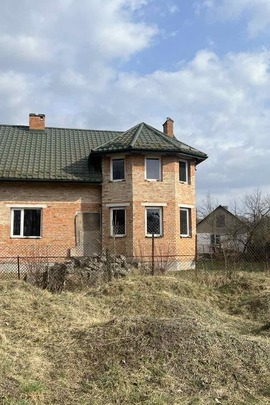 1/2 частка житлового будинку, заг. пл. 162,1 кв.м, жит. пл. 91,7 кв.м, РНМ 2655059246140 та 1/2 частка земельної ділянки пл. 0,0652 га, к/н 4625886400:05:0001:0163, за адресою: Львівська обл., Яворівський р., с. Ямельня, вул. Мазурівка, буд. 6Б