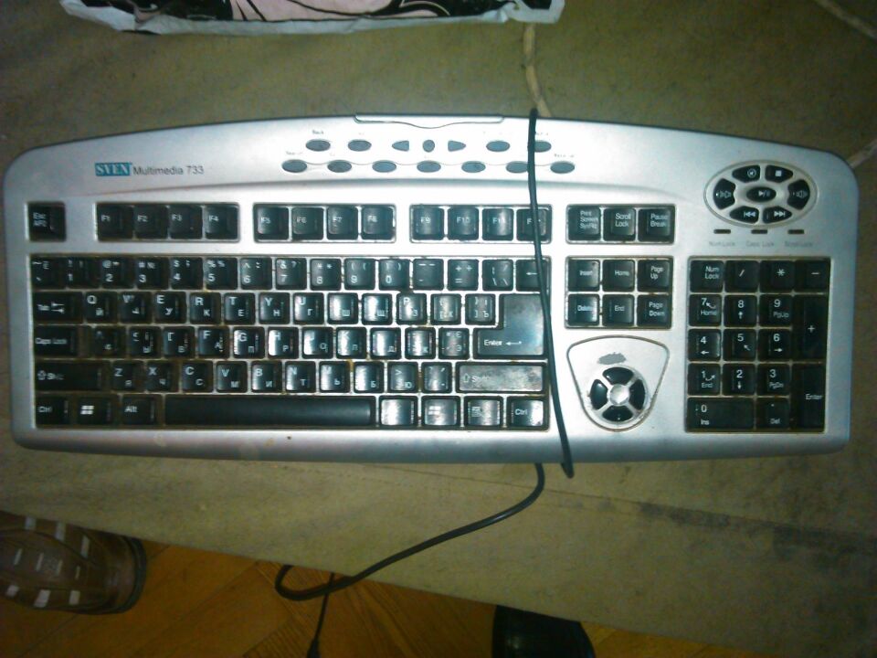 Клавіатура комп'ютерна SVEN Multimedia 733 сріблястого кольору, б/в