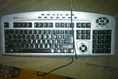 Клавіатура комп'ютерна SVEN Multimedia 733 сріблястого кольору, б/в
